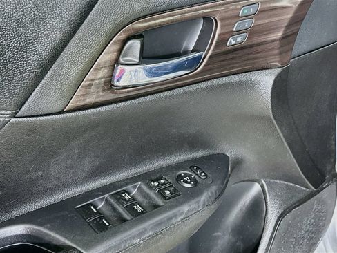 Used 2016 Honda Accord Touring image 21