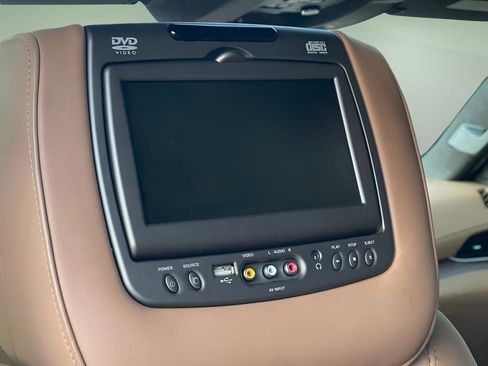 Used 2017 Cadillac Escalade ESV Platinum image 21