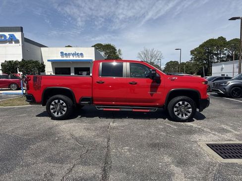 Used 2024 Chevrolet Silverado 2500 Custom w/ Custom Convenience Package image 4