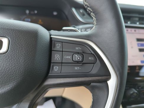 Used 2022 Jeep Grand Cherokee Limited image 42