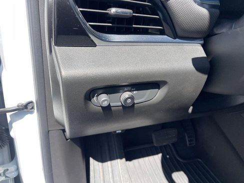 Used 2022 Chevrolet Traverse RS image 19