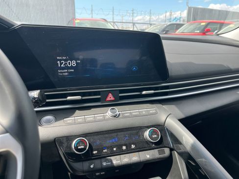 Used 2025 Hyundai Elantra SEL image 20