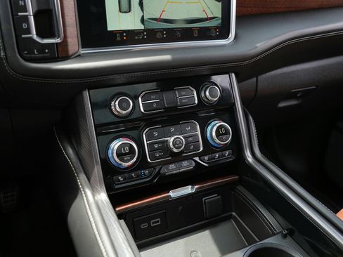 Used 2024 GMC Yukon Denali Ultimate AWD/4WD image 16