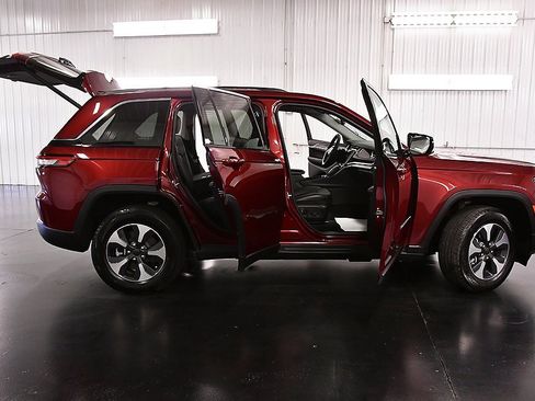 Used 2022 Jeep Grand Cherokee Limited 4xe image 28