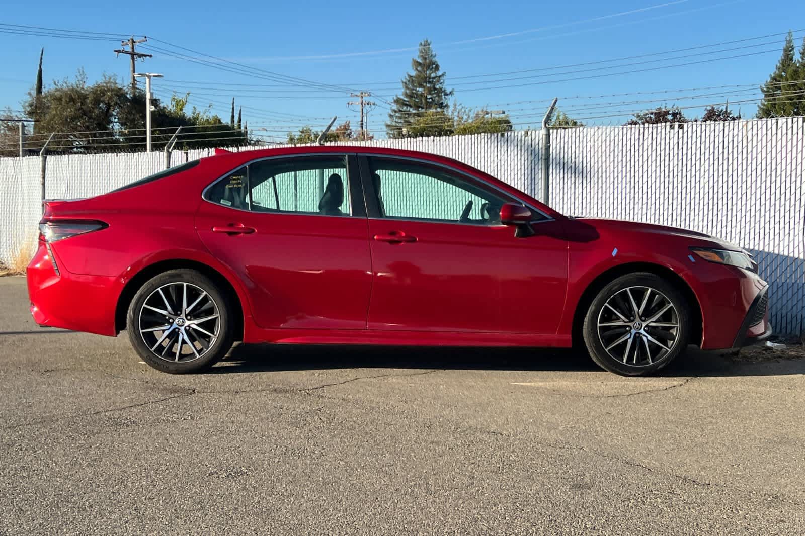 Used 2021 Toyota Camry SE FWD image 6