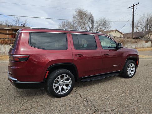 Used 2022 Jeep Wagoneer Series II image 3