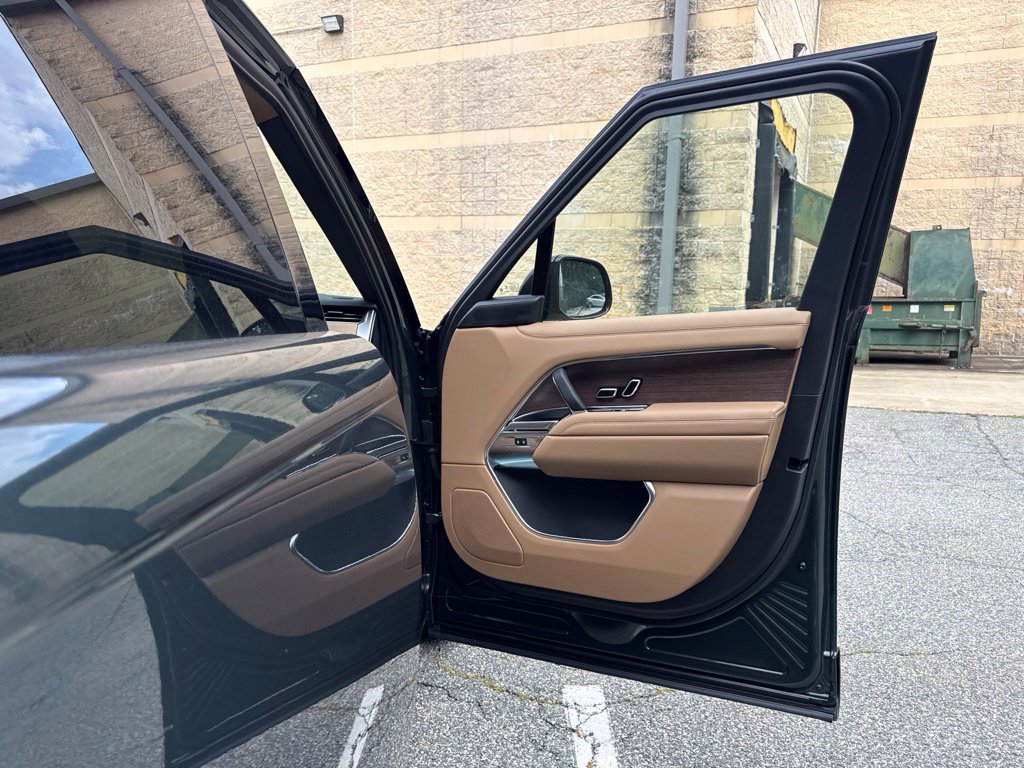 New 2027 Land Rover Range Rover Long Wheelbase SE AWD/4WD image 17