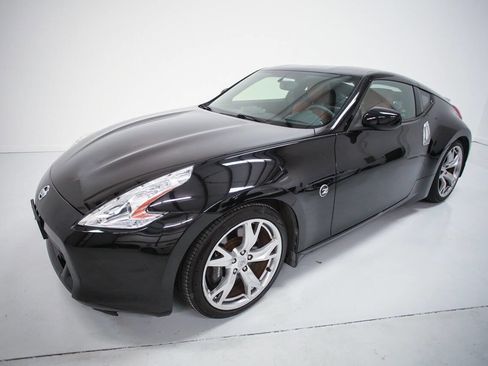 Used 2011 Nissan 370Z Touring w/ Sport Pkg RWD image 11
