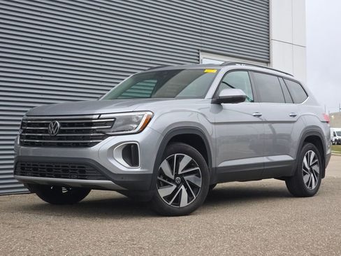 New 2024 Volkswagen Atlas SE image 2