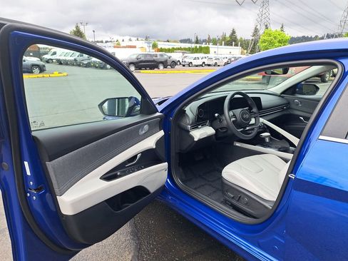 Used 2026 Hyundai Elantra Limited FWD image 9