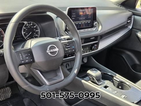 Used 2025 Nissan Rogue SV w/ SV Premium Package FWD image 10