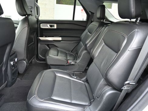 Used 2021 Ford Explorer Limited image 17