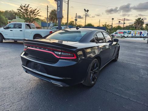 Used 2016 Dodge Charger SXT RWD image 6