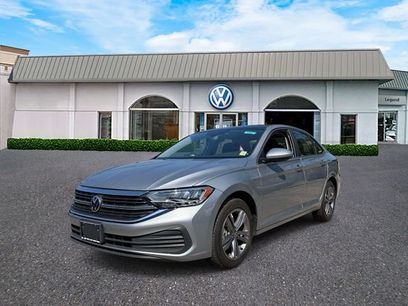 Used 2023 Volkswagen Jetta SE w/ Panoramic Sunroof Package
