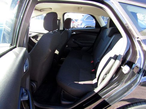 Used 2018 Ford Focus SE image 19