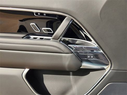 New 2026 Land Rover Range Rover SE image 16