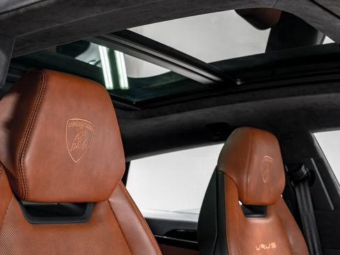 Used 2023 Lamborghini Urus S AWD/4WD image 44