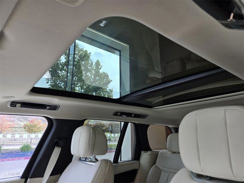 New 2025 Land Rover Range Rover SE image 36