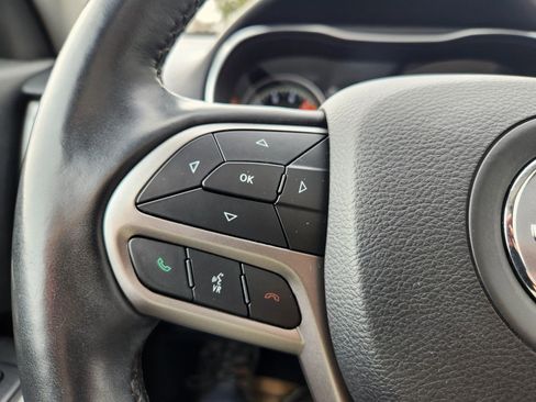 Used 2019 Jeep Cherokee Limited image 31