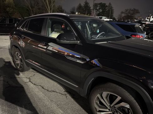 Used 2023 Volkswagen Atlas Cross Sport SEL image 36