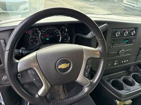 Used 2017 Chevrolet Express 2500 image 10