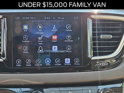 Used 2017 Chrysler Pacifica Touring-L w/ Tire & Wheel Group FWD image 27