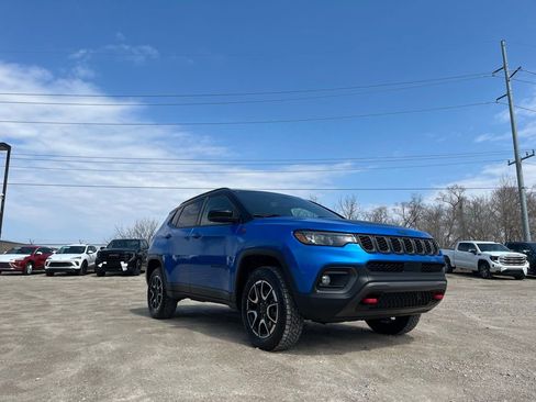 Used 2025 Jeep Compass Trailhawk AWD/4WD image 5