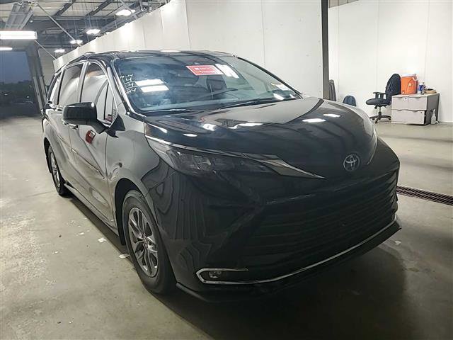 Used 2024 Toyota Sienna XLE FWD image 23