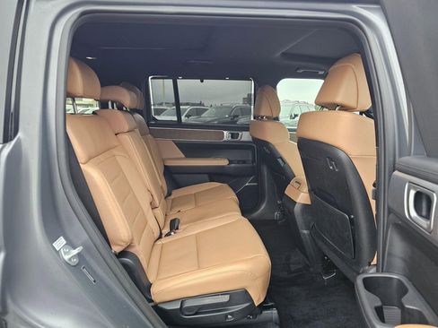 Used 2025 Hyundai Santa Fe Limited w/ Tow & Go Package image 13