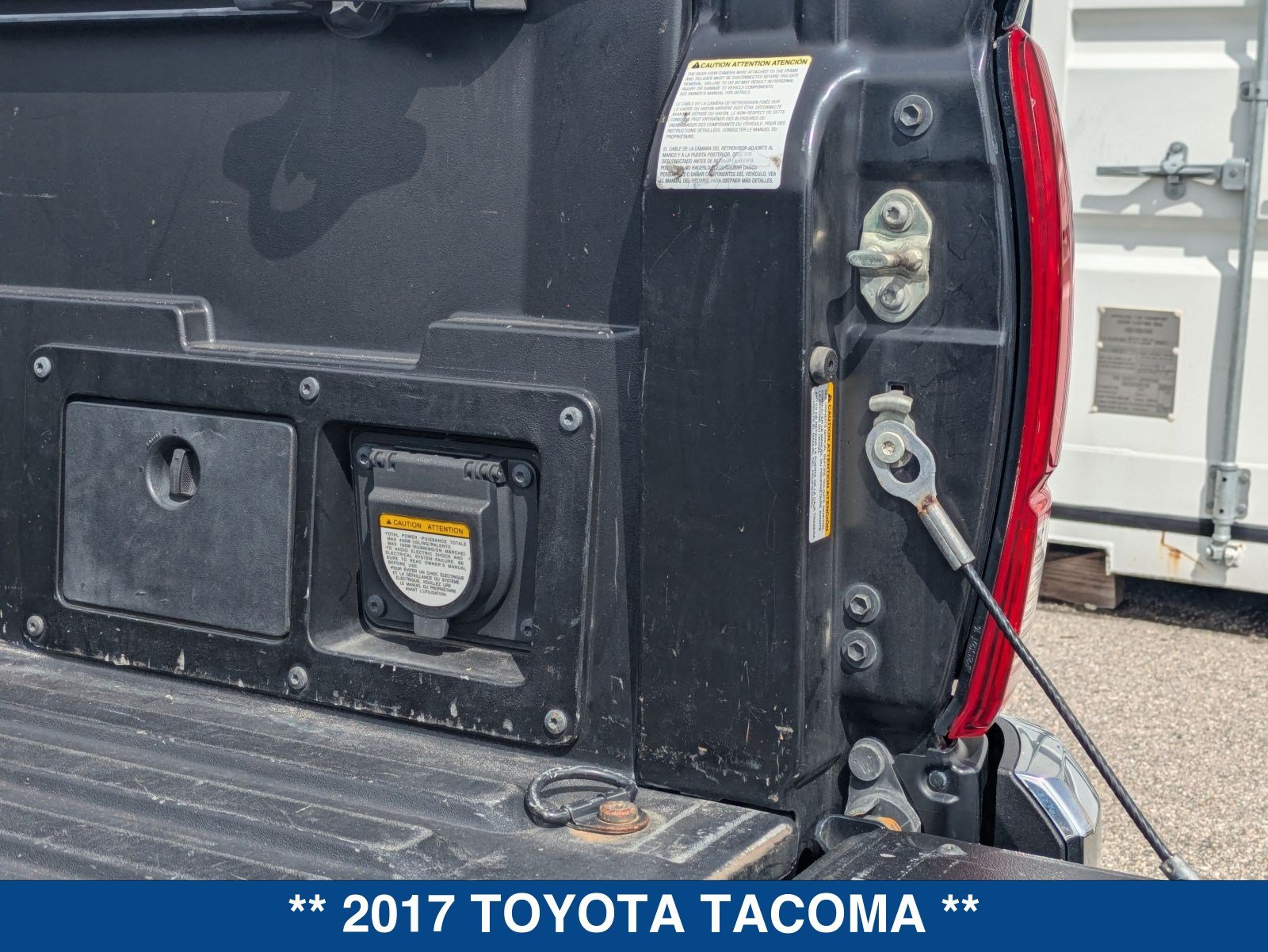 Used 2017 Toyota Tacoma TRD Off-Road w/ Tow Package (A/T) AWD/4WD image 15