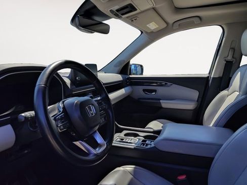 Used 2024 Honda Pilot Touring image 9