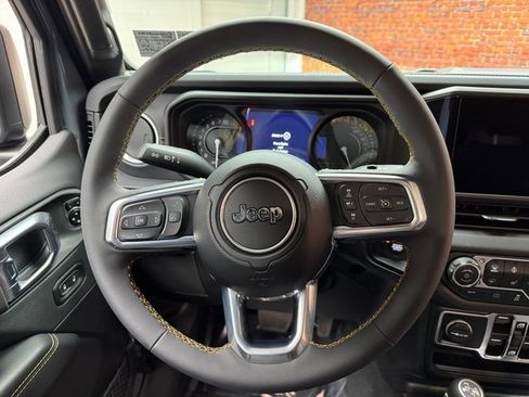 Used 2024 Jeep Wrangler Unlimited Sahara w/ Technology Group image 14