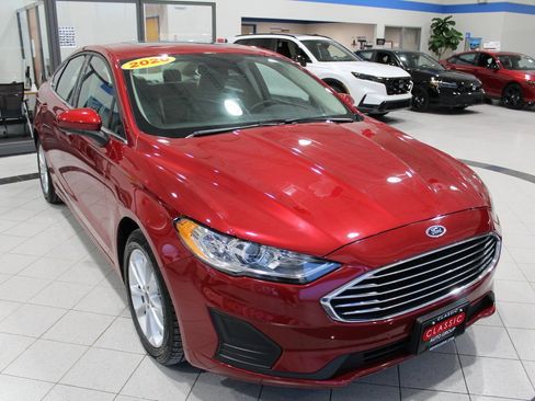 Used 2020 Ford Fusion SE image 3