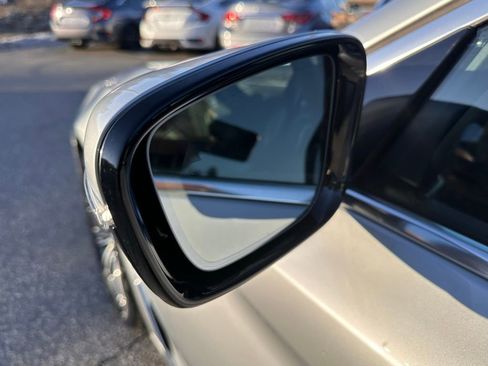 Used 2020 BMW 530i xDrive w/ Premium Package image 8