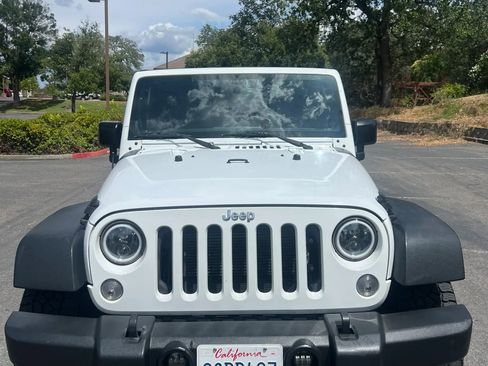 Used 2018 Jeep Wrangler Unlimited Sport S AWD/4WD image 2