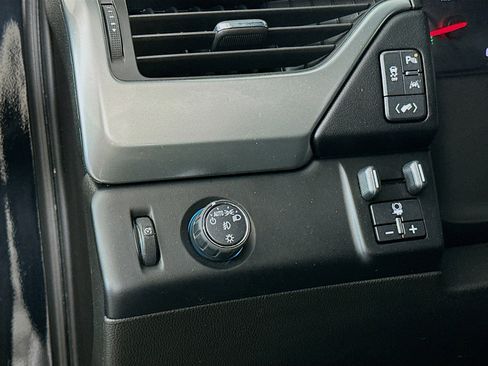 Used 2018 Chevrolet Suburban LT w/ Texas Edition Package image 17