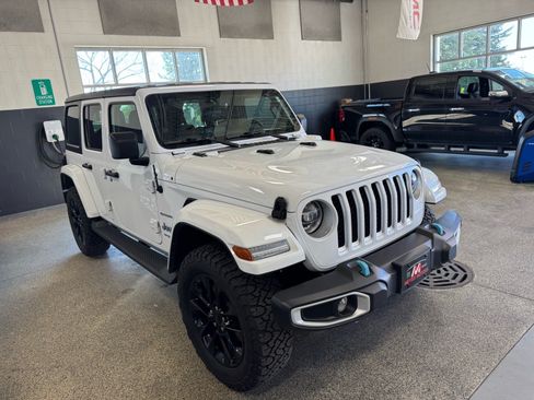 Used 2021 Jeep Wrangler Unlimited Sahara w/ Cold Weather Group AWD/4WD image 3