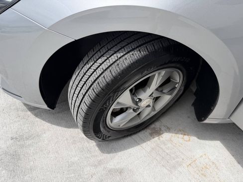 Used 2021 Hyundai Elantra SE FWD image 20