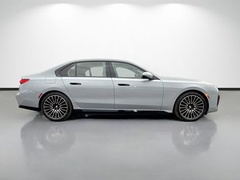 New 2026 BMW 750e xDrive w/ Executive Package image 2