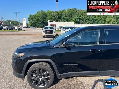 Used 2026 Jeep Compass Latitude AWD/4WD image 2