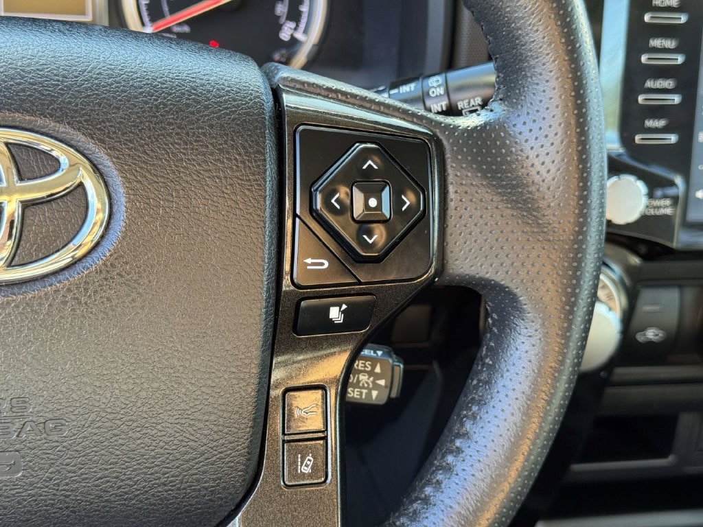 Used 2021 Toyota 4Runner Venture w/ Moonroof Package AWD/4WD image 12