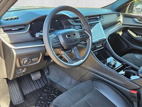 Used 2023 Jeep Grand Cherokee Altitude AWD/4WD image 10