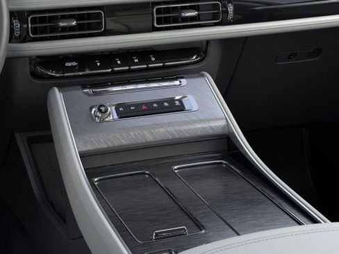 New 2026 Lincoln Aviator AWD w/ Jet Appearance Package image 15