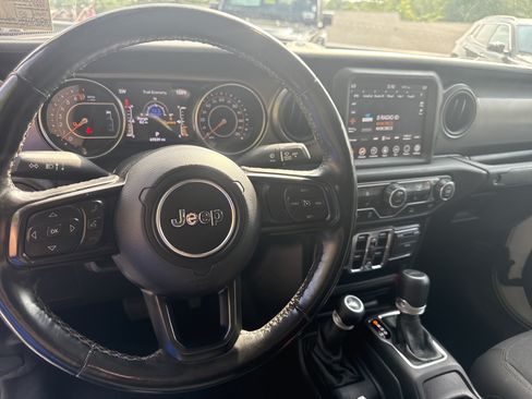 Used 2022 Jeep Gladiator Sport AWD/4WD image 5