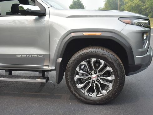 Used 2024 GMC Canyon Denali AWD/4WD image 4