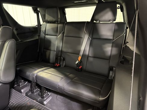 Used 2021 Cadillac Escalade Premium Luxury image 13