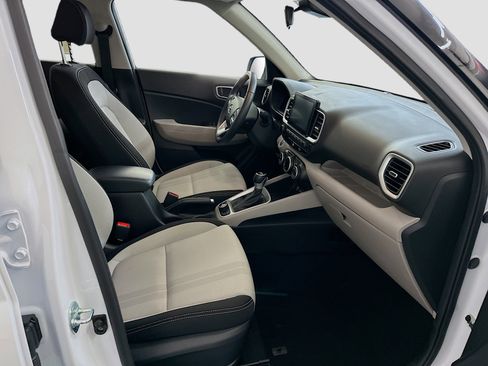 Used 2025 Hyundai Venue SEL image 32