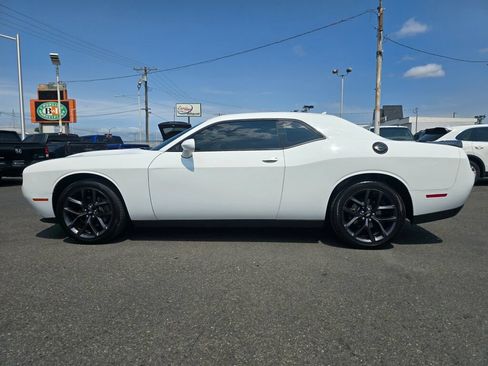 Used 2019 Dodge Challenger SXT w/ Plus Package RWD image 9
