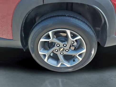 Used 2025 Chevrolet Trax LT FWD image 14