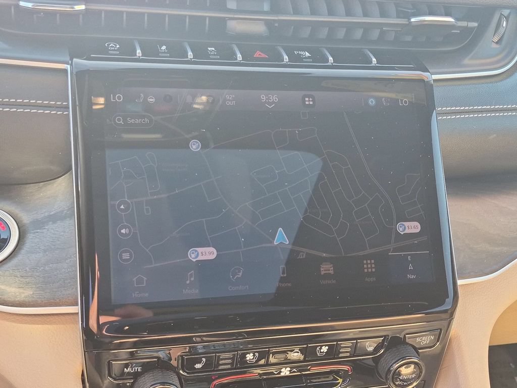 Certified 2025 Jeep Grand Cherokee Limited w/ Luxury Tech Group II AWD/4WD image 22